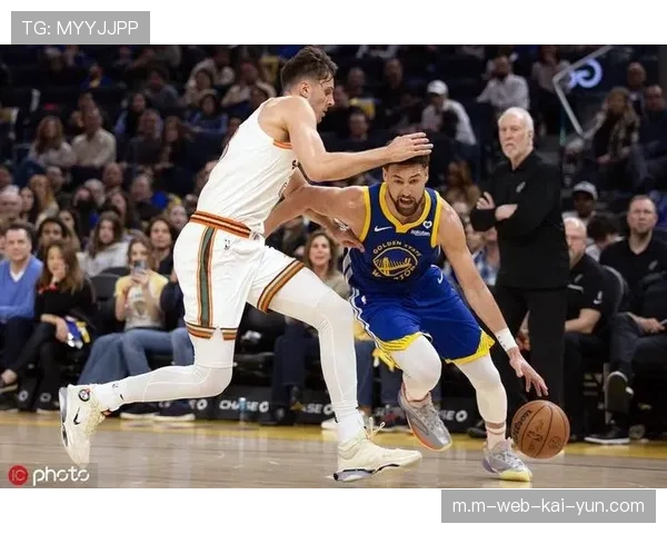 勇士场均助攻29.8次联盟第三 团队配合流畅但失误控制不佳 勇士场均助攻29.8次联盟第三 团队配合流畅但失误控制不佳